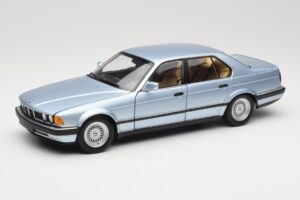 BMW 730i E32 Azul Claro Metallic Minichamps 1:18 100023008 Metal