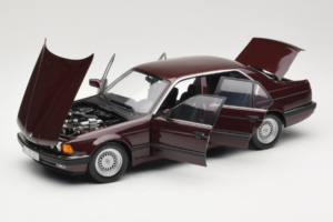 BMW 730i E32 Red Metallic Minichamps 1:18 100023001 Metal - imagem 2 de 8
