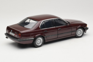 BMW 730i E32 Red Metallic Minichamps 1:18 100023001 Metal - imagem 3 de 8