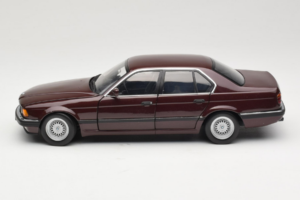 BMW 730i E32 Red Metallic Minichamps 1:18 100023001 Metal - imagem 4 de 8