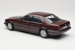 BMW 730i E32 Red Metallic Minichamps 1:18 100023001 Metal - imagem 7 de 8