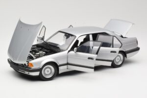BMW 730i E32 Prateado Minichamps 1:18 100023000 Metal - imagem 2 de 8