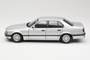 BMW 730i E32 Prateado Minichamps 1:18 100023000 Metal - imagem 4 de 8