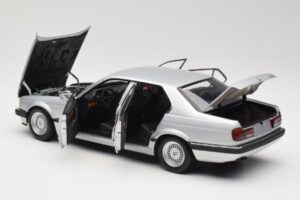 BMW 730i E32 Prateado Minichamps 1:18 100023000 Metal - imagem 5 de 8