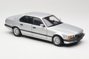 BMW 730i E32 Prateado Minichamps 1:18 100023000 Metal - imagem 6 de 8