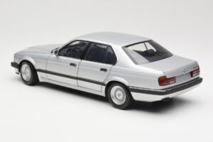 BMW 730i E32 Prateado Minichamps 1:18 100023000 Metal - imagem 7 de 8