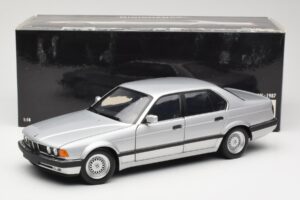 BMW 730i E32 Prateado Minichamps 1:18 100023000 Metal - imagem 8 de 8