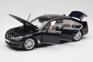 BMW 750Li F02 Imperial Blue Paragon 1:18 80432405586 Metal - imagem 2 de 8