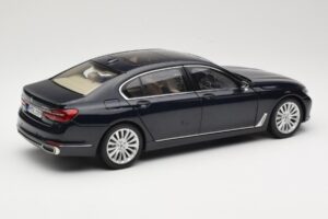 BMW 750Li F02 Imperial Blue Paragon 1:18 80432405586 Metal - imagem 3 de 8