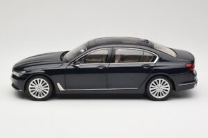 BMW 750Li F02 Imperial Blue Paragon 1:18 80432405586 Metal - imagem 4 de 8