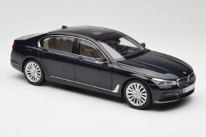 BMW 750Li F02 Imperial Blue Paragon 1:18 80432405586 Metal - imagem 6 de 8