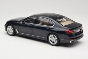 BMW 750Li F02 Imperial Blue Paragon 1:18 80432405586 Metal - imagem 7 de 8