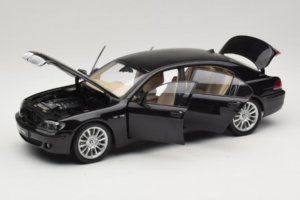 BMW 760Li E66 Individual Preto Kyosho 1:18 08573RB Metal - imagem 2 de 8