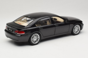 BMW 760Li E66 Individual Preto Kyosho 1:18 08573RB Metal - imagem 3 de 8