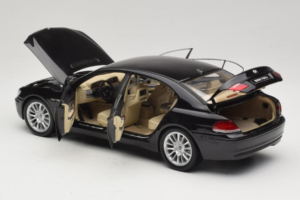 BMW 760Li E66 Individual Preto Kyosho 1:18 08573RB Metal - imagem 5 de 8