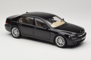 BMW 760Li E66 Individual Preto Kyosho 1:18 08573RB Metal - imagem 6 de 8