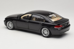 BMW 760Li E66 Individual Preto Kyosho 1:18 08573RB Metal - imagem 7 de 8