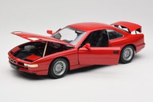 BMW 850Ci E31 Brilliant Red Revell 1:18 8827 Metal - imagem 2 de 8
