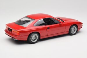 BMW 850Ci E31 Brilliant Red Revell 1:18 8827 Metal - imagem 3 de 8