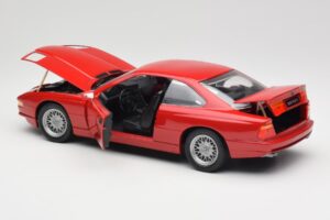 BMW 850Ci E31 Brilliant Red Revell 1:18 8827 Metal - imagem 5 de 8