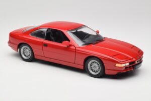 BMW 850Ci E31 Brilliant Red Revell 1:18 8827 Metal - imagem 6 de 8