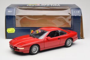 BMW 850Ci E31 Brilliant Red Revell 1:18 8827 Metal - imagem 8 de 8