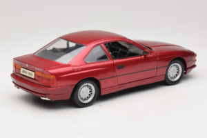 BMW 850i E31 Vermelho Tchibo 1:18 36157 Metal - imagem 3 de 8