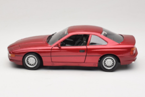 BMW 850i E31 Vermelho Tchibo 1:18 36157 Metal - imagem 4 de 8