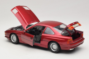 BMW 850i E31 Vermelho Tchibo 1:18 36157 Metal - imagem 5 de 8