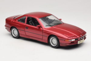 BMW 850i E31 Vermelho Tchibo 1:18 36157 Metal - imagem 6 de 8