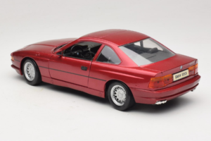 BMW 850i E31 Vermelho Tchibo 1:18 36157 Metal - imagem 7 de 8