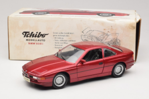 BMW 850i E31 Vermelho Tchibo 1:18 36157 Metal - imagem 8 de 8
