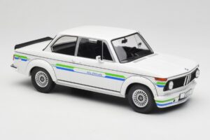 BMW Alpina 2002 E10 Turbo Branco MCG 1:18 MCG18409-R Metal - imagem 4 de 6