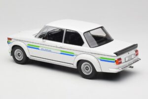 BMW Alpina 2002 E10 Turbo Branco MCG 1:18 MCG18409-R Metal - imagem 5 de 6