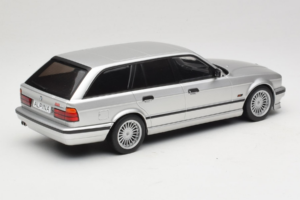 BMW Alpina B10 E34 4.6 Touring Prateado MCG 1:18 MCG18332MCW Metal - imagem 2 de 6