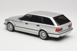 BMW Alpina B10 E34 4.6 Touring Prateado MCG 1:18 MCG18332MCW Metal - imagem 5 de 6