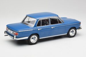 BMW 2000 Tilux E120 Caribe Azul MCG 1:18 MCG18291 Metal - imagem 2 de 6