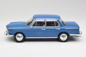 BMW 2000 Tilux E120 Caribe Azul MCG 1:18 MCG18291 Metal - imagem 3 de 6