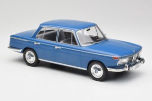 BMW 2000 Tilux E120 Caribe Azul MCG 1:18 MCG18291 Metal - imagem 4 de 6