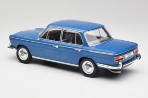 BMW 2000 Tilux E120 Caribe Azul MCG 1:18 MCG18291 Metal - imagem 5 de 6