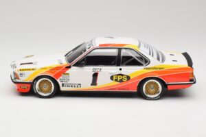 BMW 635CSi E24 BMW Italia #1 U. Grano / H. Kelleners Spa 1983 Minichamps 1:18 155832601 Metal - imagem 3 de 6