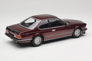 BMW 635 CSi E24 Karmesinrot Metallic Minichamps 1:18 155028105 Metal - imagem 2 de 6