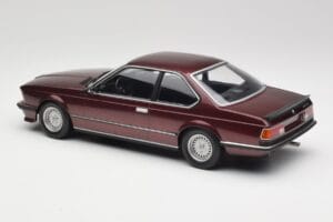BMW 635 CSi E24 Karmesinrot Metallic Minichamps 1:18 155028105 Metal - imagem 5 de 6