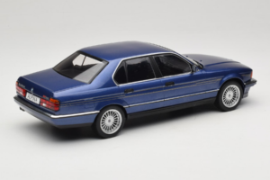 BMW Alpina B11 E32 3.5 Metallic Blue MCG 1:18 MCG18232 Metal - imagem 2 de 6