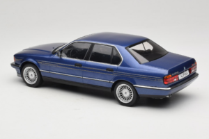 BMW Alpina B11 E32 3.5 Metallic Blue MCG 1:18 MCG18232 Metal - imagem 5 de 6