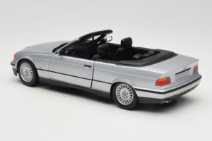 BMW 3 Series E36 Cabriolet Prata UT Models 1:18 BMW008 Metal - imagem 7 de 8