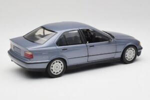 BMW 3-Series E36 Avus Azul UT Models 1:18 180023300 Metal - imagem 3 de 8
