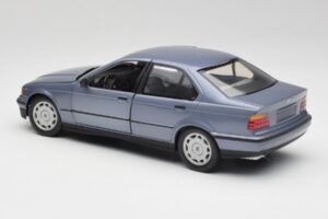 BMW 3-Series E36 Avus Azul UT Models 1:18 180023300 Metal - imagem 7 de 8