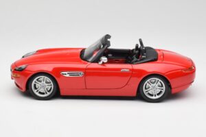 BMW Z8 E52 Roadster Vermelho Vivo Bburago 1:18 12032 Metal - imagem 4 de 8