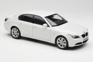 BMW E60 545i Alpine Branco Kyosho 1:18 08591W Metal - imagem 6 de 8